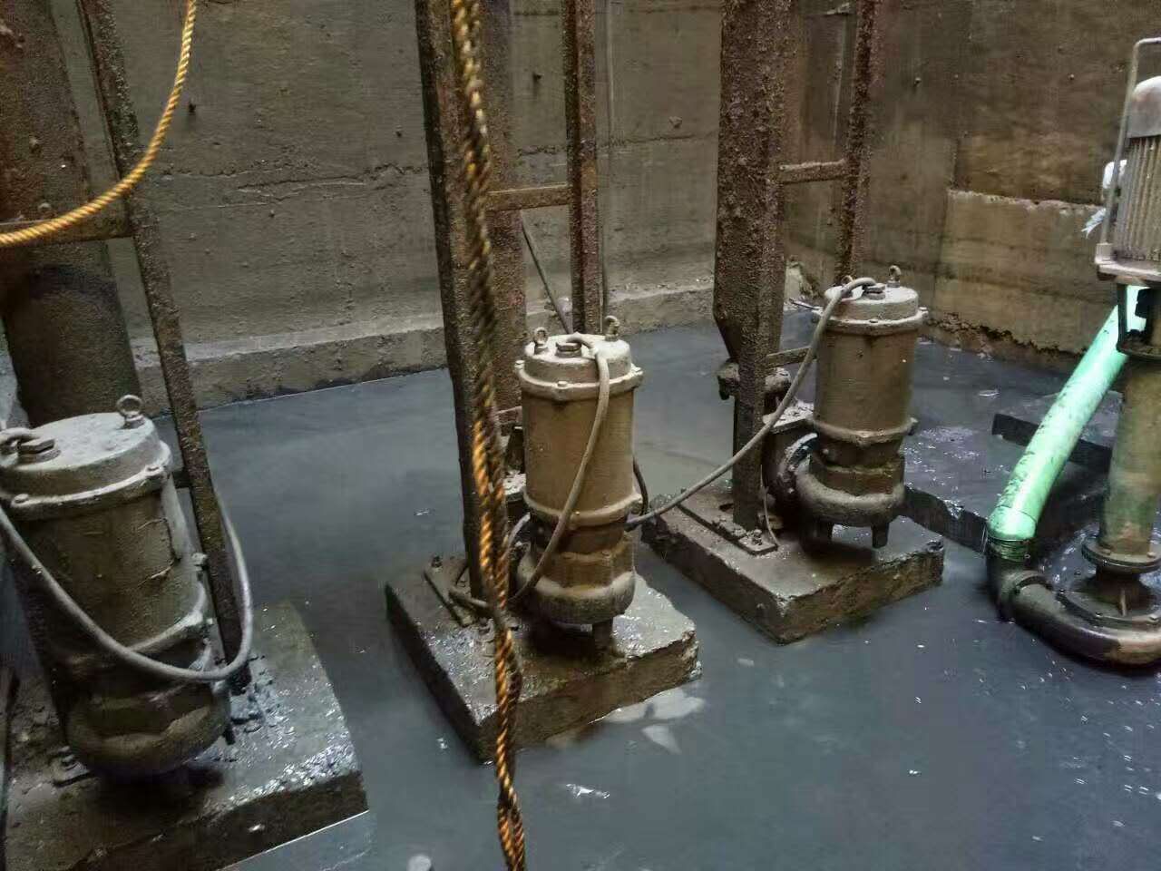 金溪污水池清理